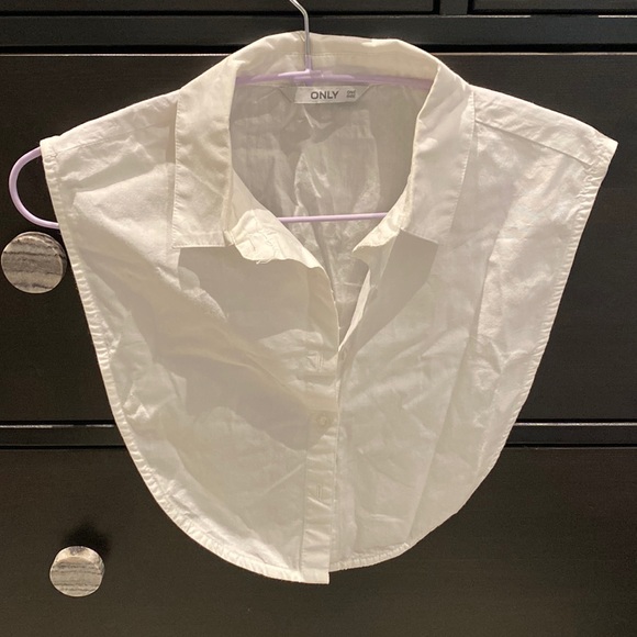 Collar - Picture 1 of 2